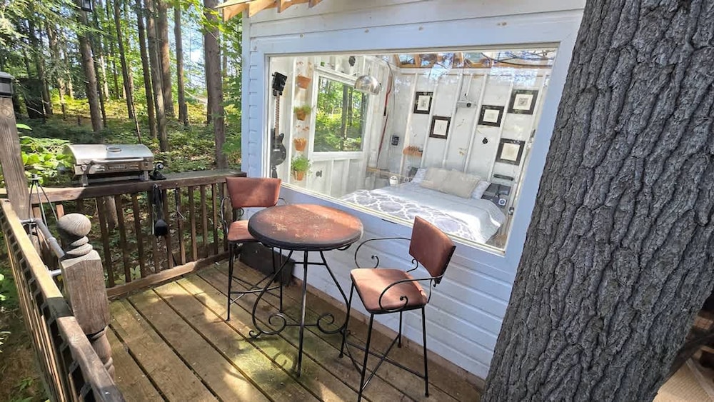 2 Romantic Island Cabins for 5 - Hot Tub Boat