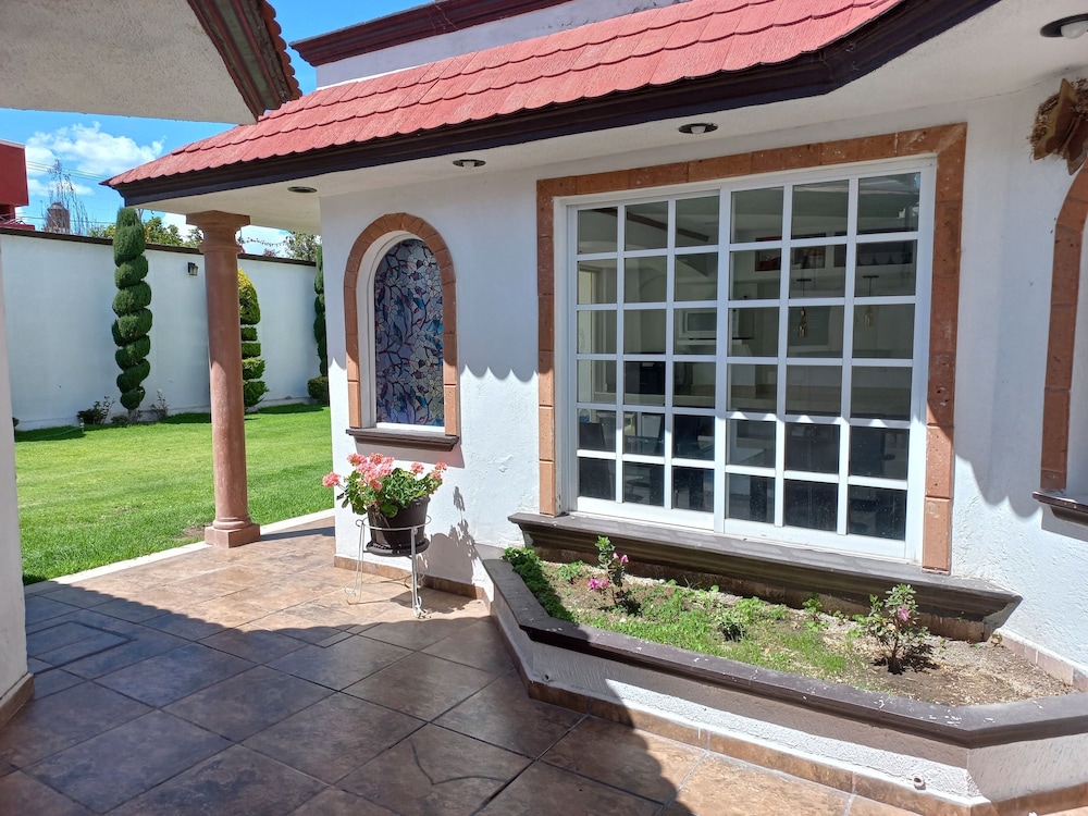 La Aurora Hotel like Home