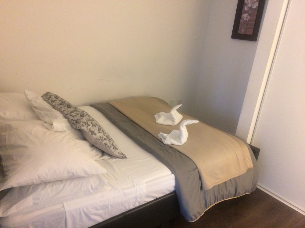 Executive Suite at Liberty Village - Image 2