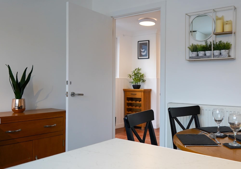 Ivy Cellar With 2 Bedrooms and 1 Bathrooms