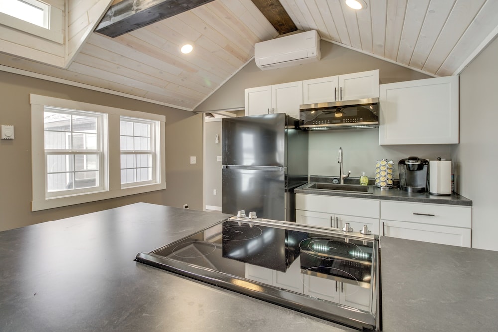 Pet-friendly Cabin w/ Lake Access & Patio in Dent