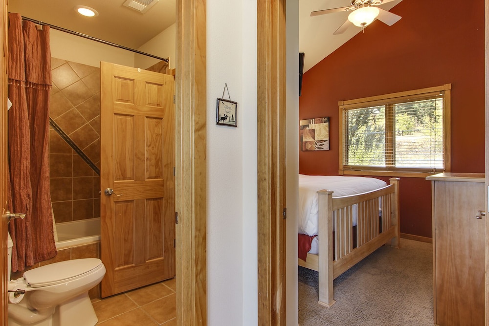 The Twin Owls 21a 2 Bedroom Condo by RedAwning - Property Image 35