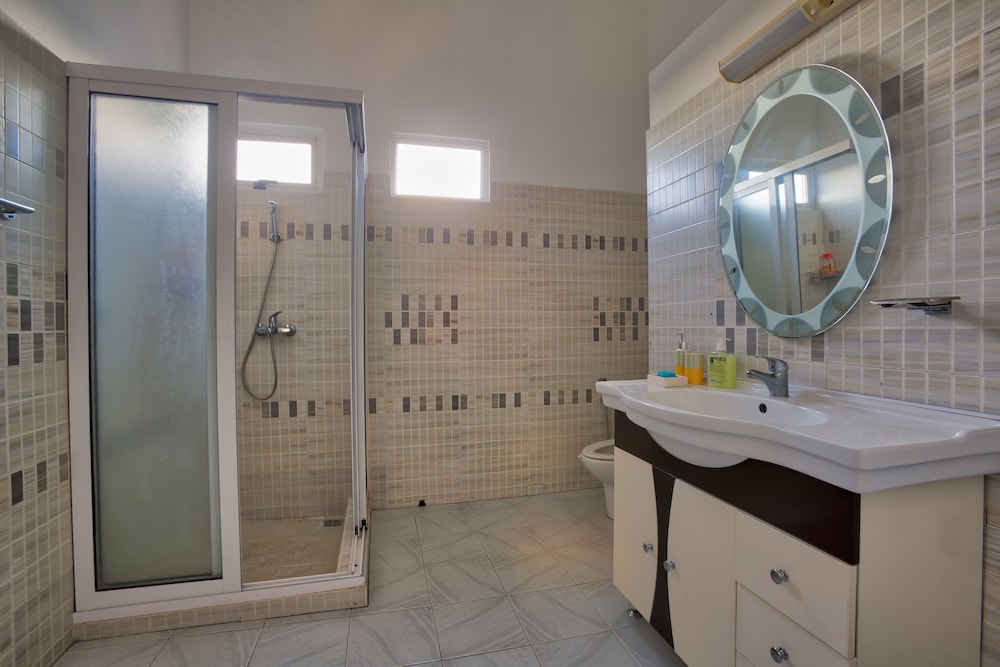 Hibiscus Villa - 5 Rooms