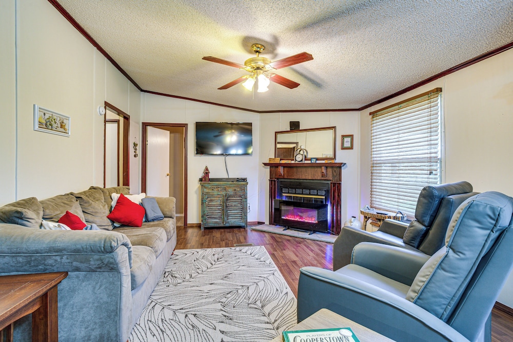 1 Mi to Lake Texoma: Peaceful Kingston Getaway