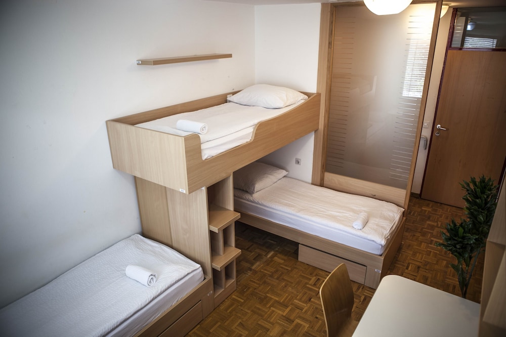 Hostel DIC