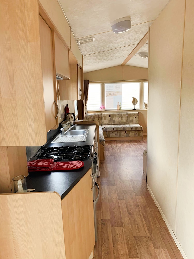 Beautiful 3-bedroom Caravan at Mersea Island view 4
