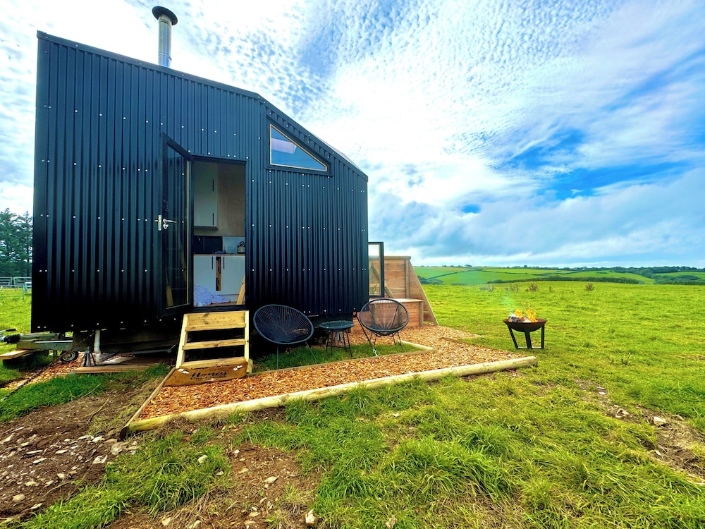1 Bed Cabin - Sleeps 2 - Parking