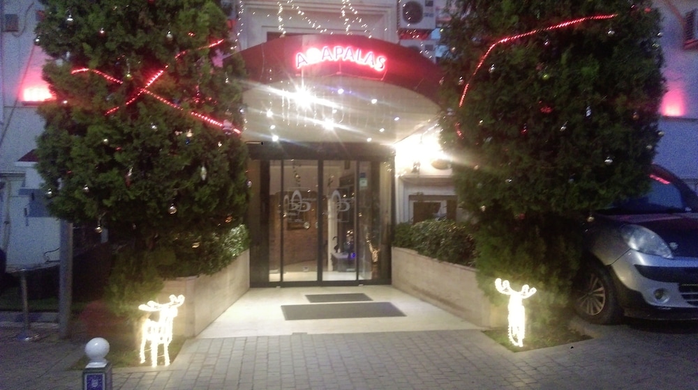 Adapalas Hotel