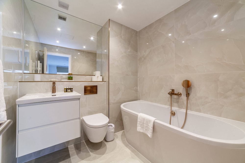 A Stylish Newly Refurbished Flat With City Access