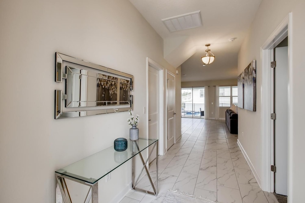 8908 CC - 5BR Luxury Home: Private Pool
