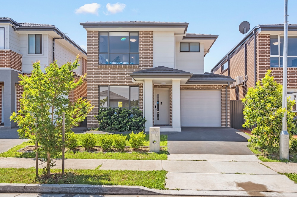 Kozyguru | Austral | Charming 4Bedroom Family Home