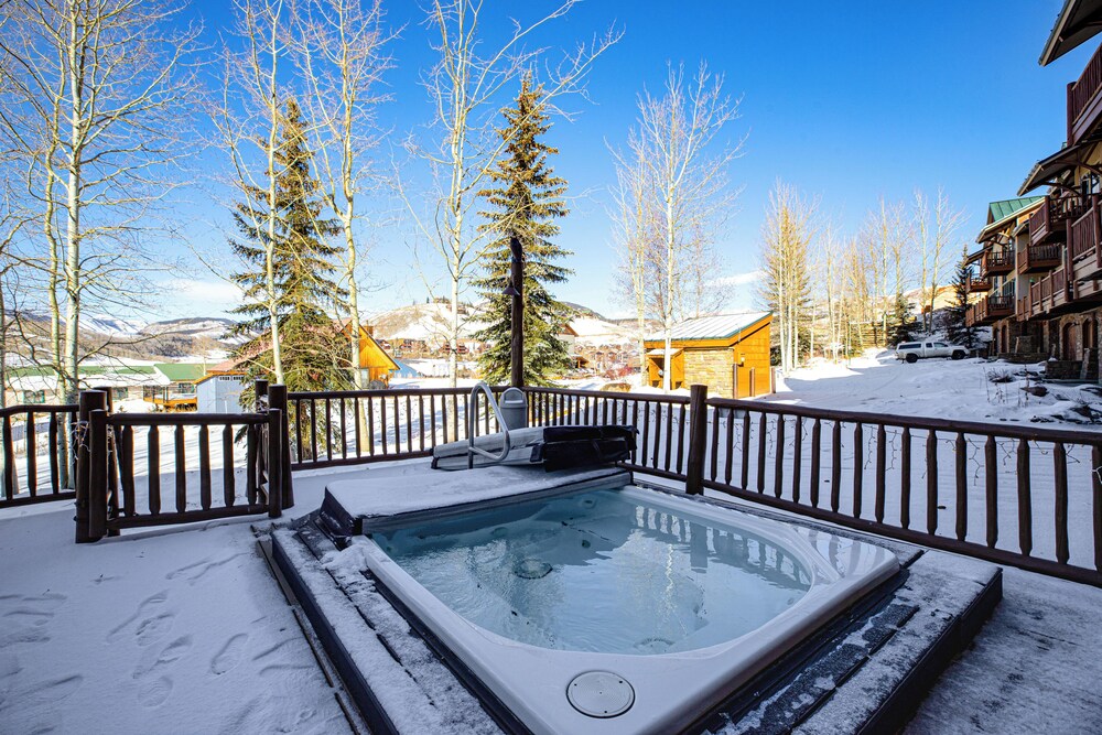 Walk to Lift! Luxe, Updated Cbmr Home w/ Mtn Views