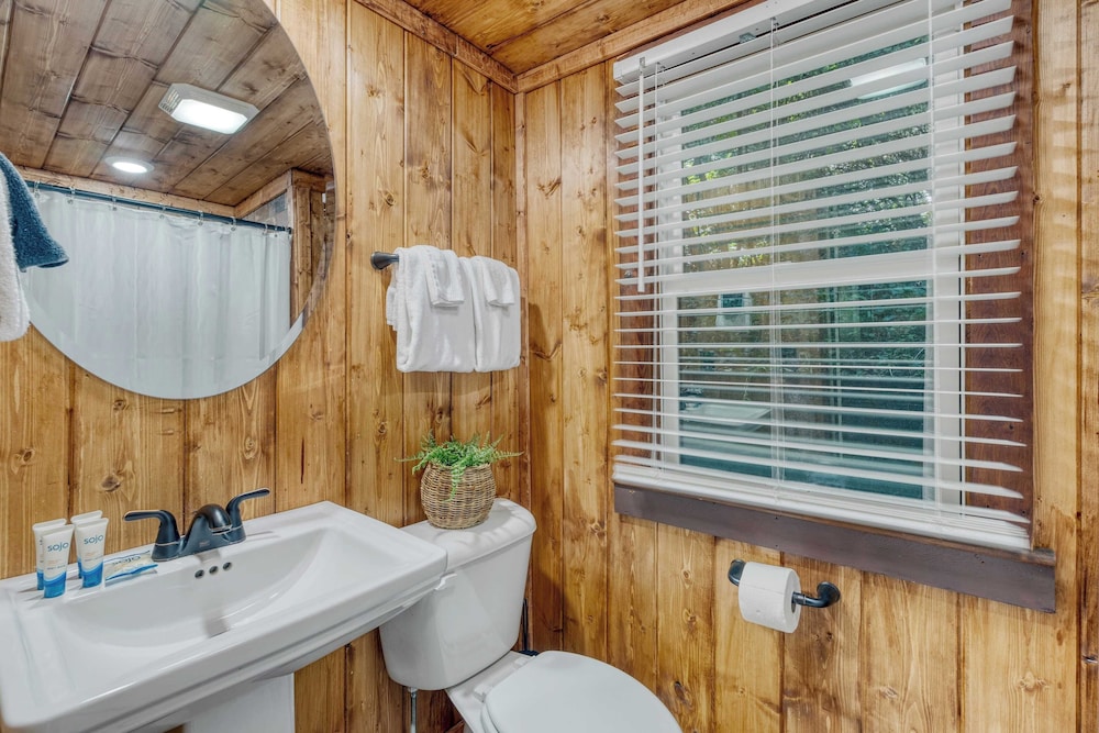 Riverwood Gatlinburg/pigeon Forge Cabin w/ River Views