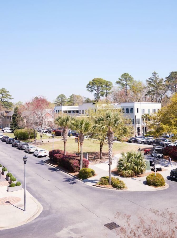May River Breeze! 3-story Townhouse in Old Town's Promenade