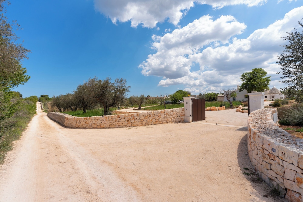 Trullo Pietra Rossa with Pool by Wonderful Italy