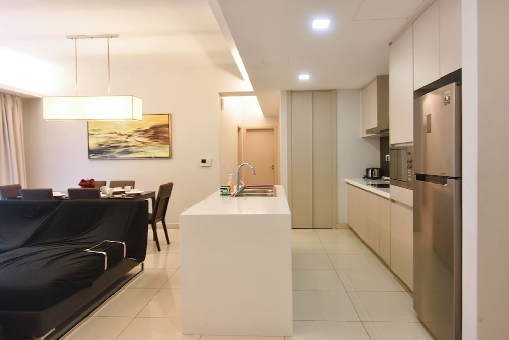 Pet Friendly, 3BR Apt KL, Bathtub & Parking