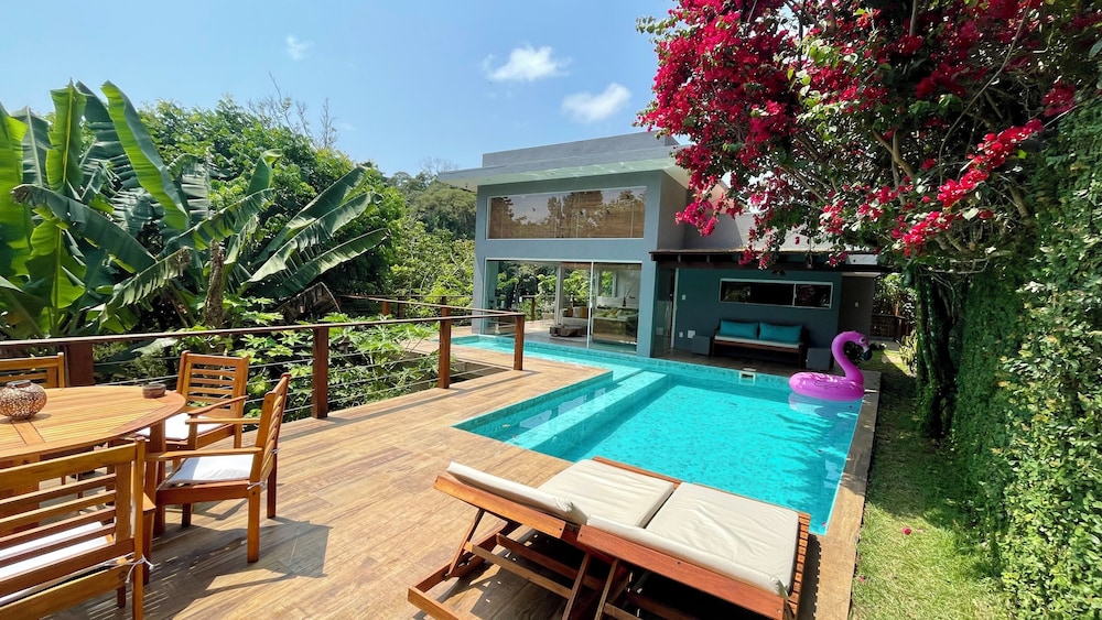 Casa c/ Piscina Privativa, 3 Suítes Sala integrada
