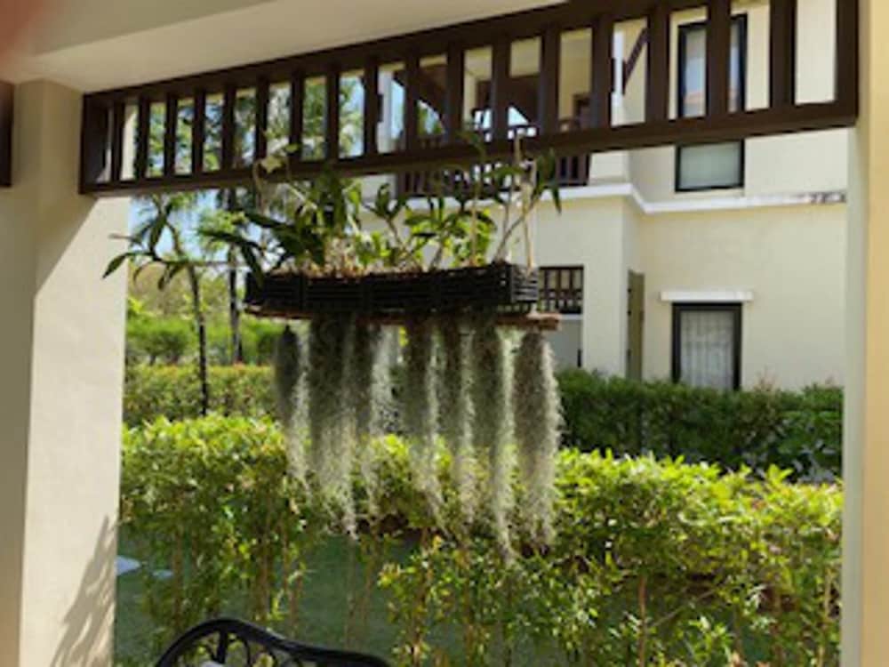 Poolside Luxury Laguna 2-bed Villa in Cherngtalay