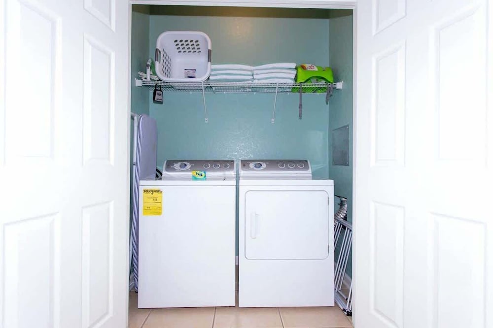 Spacious 2Bd Condo - Pool Hot Tub - Near I-drive