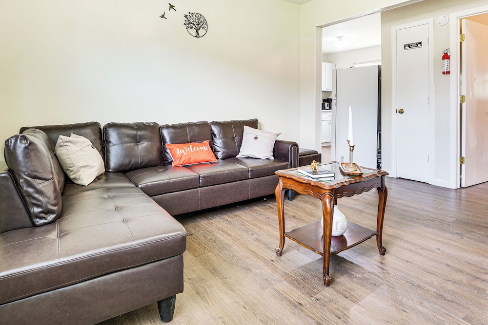 2 Mi to The Marketplace: Spring Valley Apartment