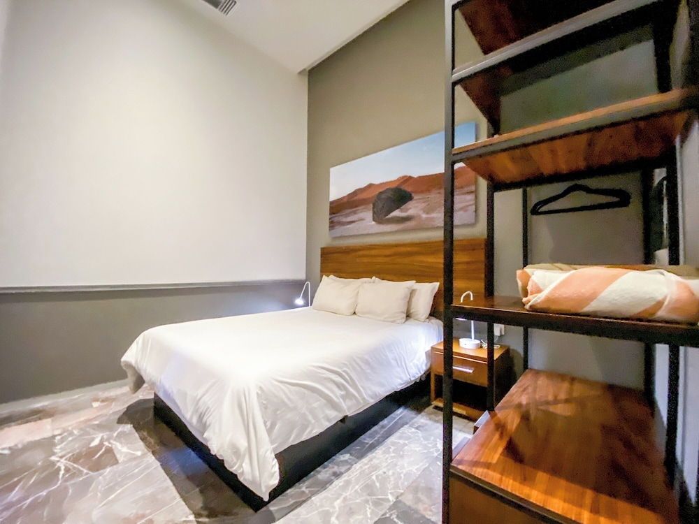 Joy Apt with rooftop and panoramic views