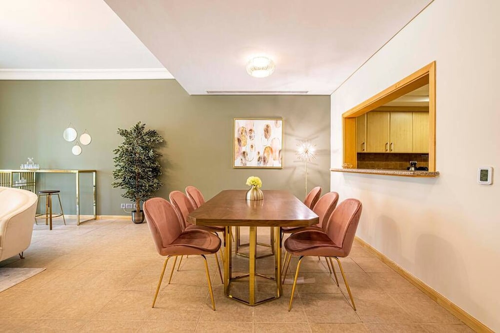 Spacious New Furnished 2br M Palm Jumeirah