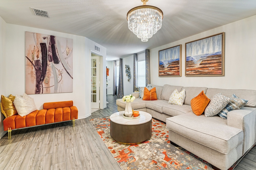 Modern Comforts + Fenced Yard: Princeton Retreat!