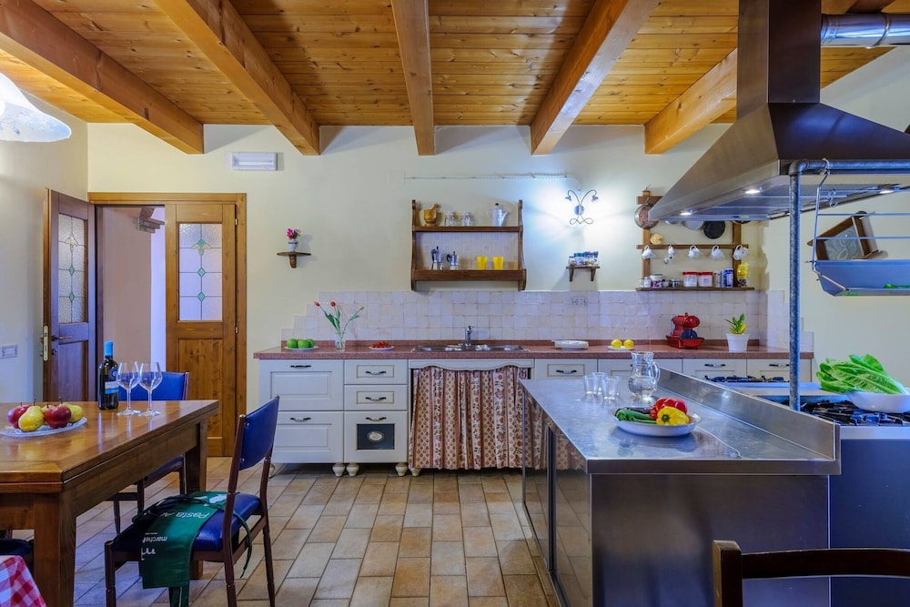 Casale Partemio 8 Marche Holiday Villas