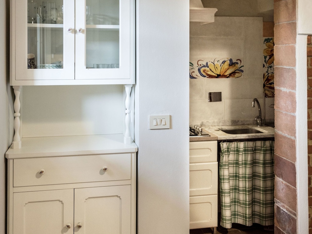 Spacious Cottage in Palaia With Private Pool photo 3