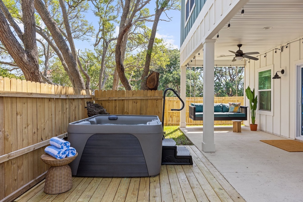 Vilano Fairway Beach Home Hot Tub Firepit Near the Water Gulf Oasis