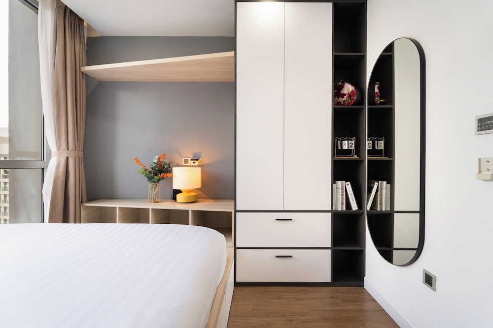 Apartment Landmark 81 by Urban Home