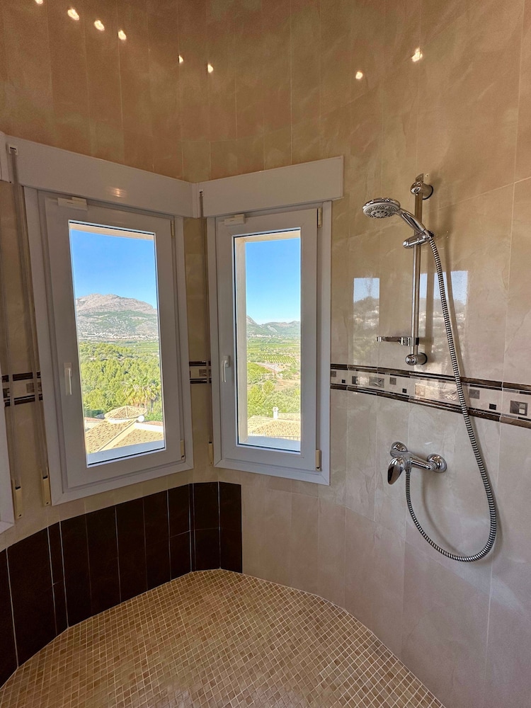 Casa Luna - Three Bedroom Villa With Stunning View