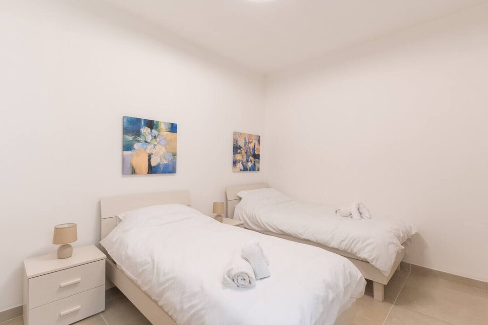 Property With Pool Access - Xaghra Near Marsalforn