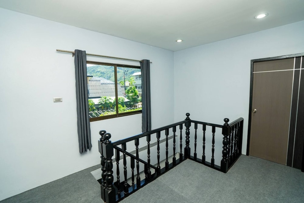 3 Bed 3 Bath Villa 400m to the Beach Sleeps 10