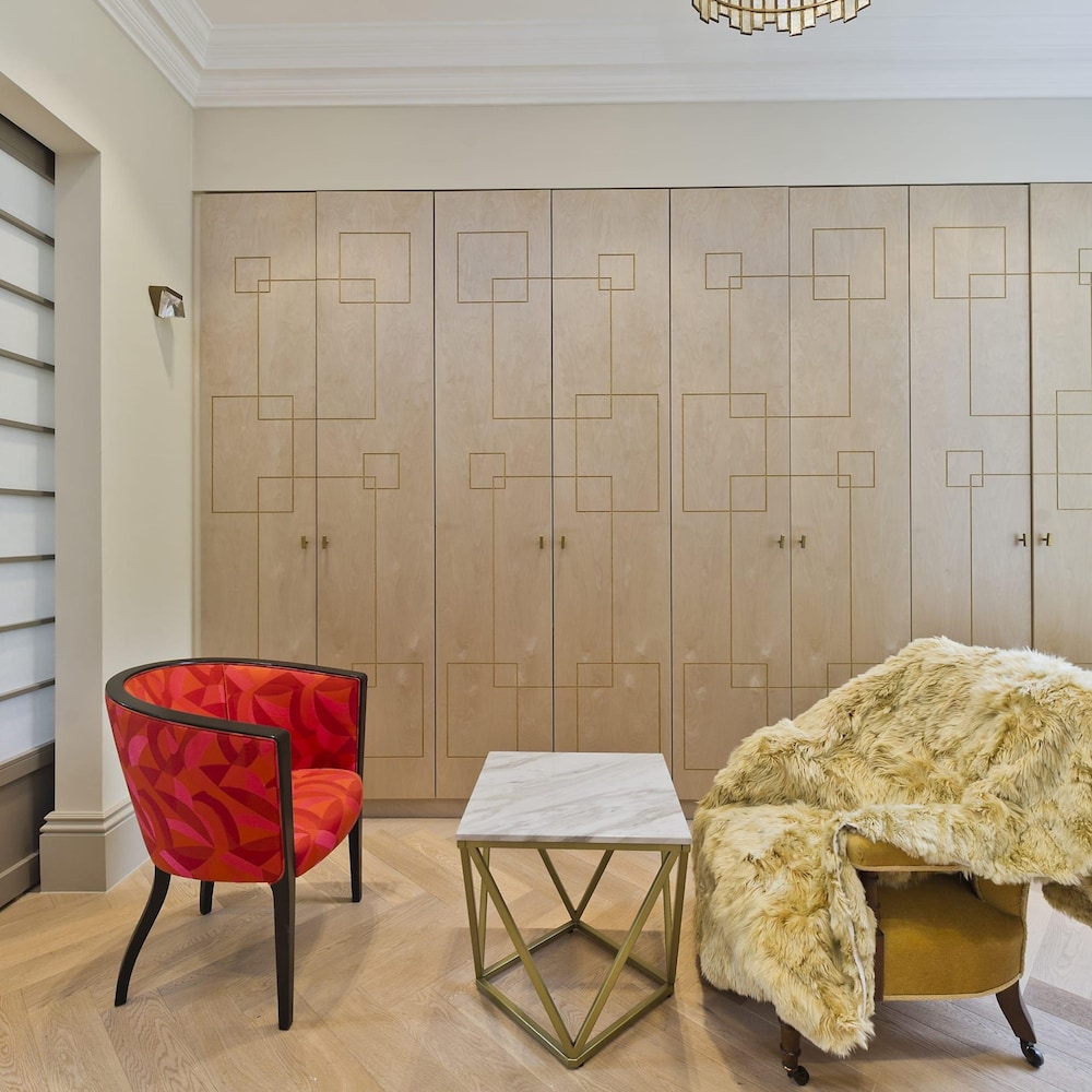 Astounding 7bed Notting Hill Family Home w Private Garden Games Room Parking