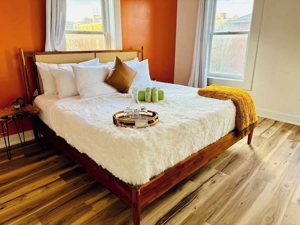 Jungle House Downtown Columbus – Modern Boutique Suites