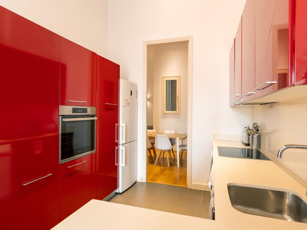 Designer s Three Bedroom Apartment With Terrace