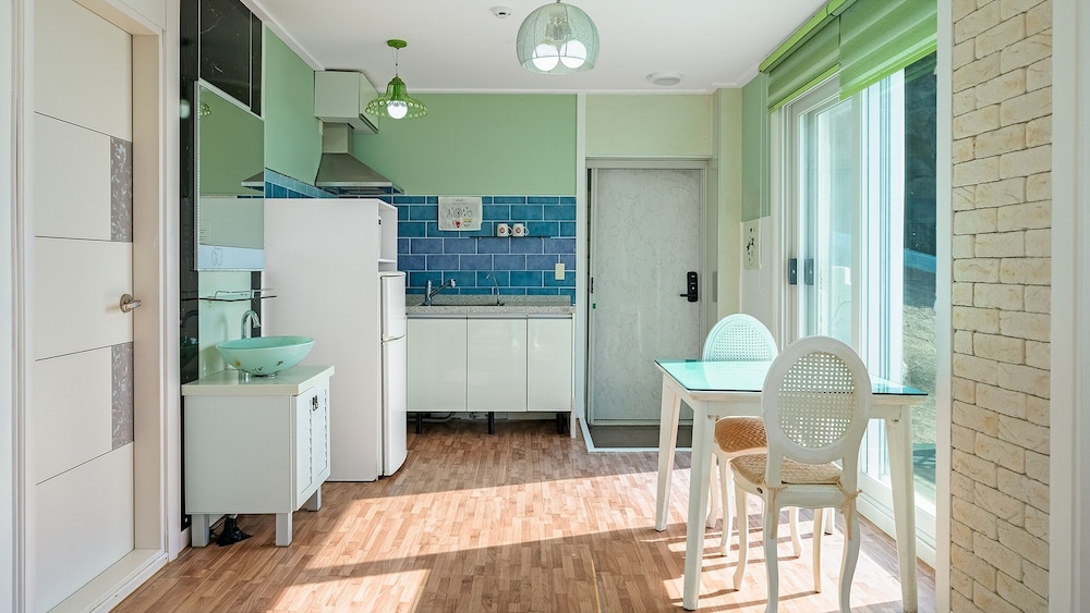 Namhae Montmartre Pension