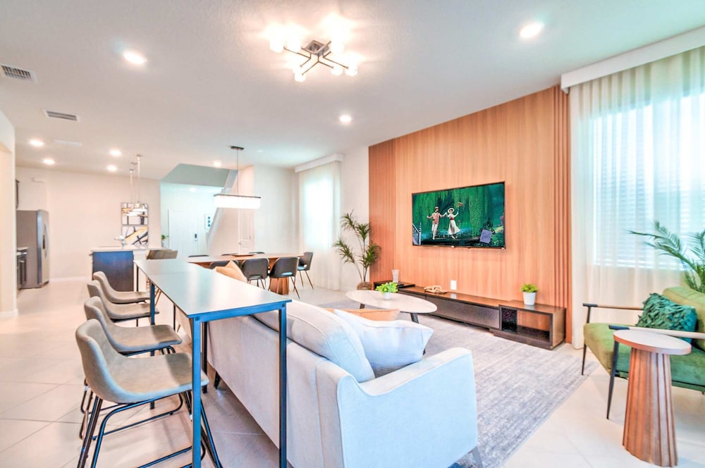 16239 7BR Stunning Home For Your Family Vacation