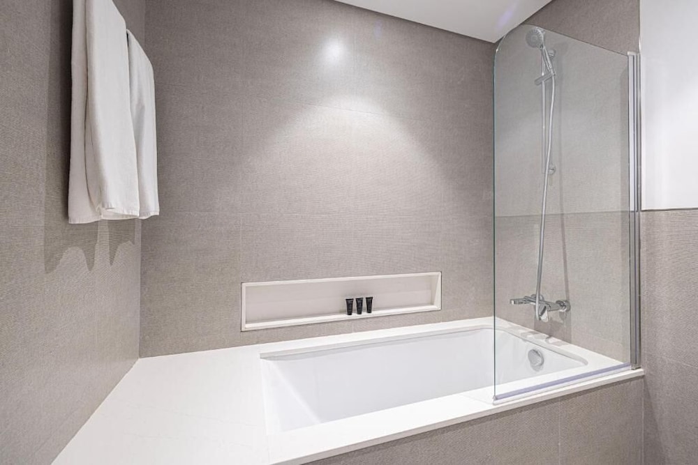 Roomszy Grande Residences Downtown Dubai