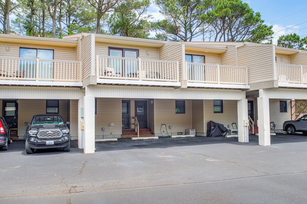 Walk to Shore & Boardwalk: Bethany Beach Retreat view 3