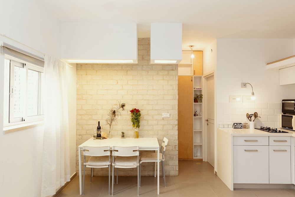 2Rooms Perfect Location 1Min to Beach