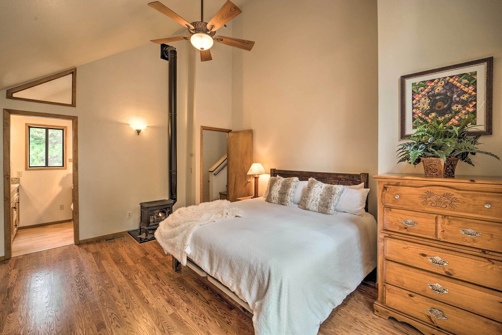 Hot Tub & Deck: Truckee Golf Course Home