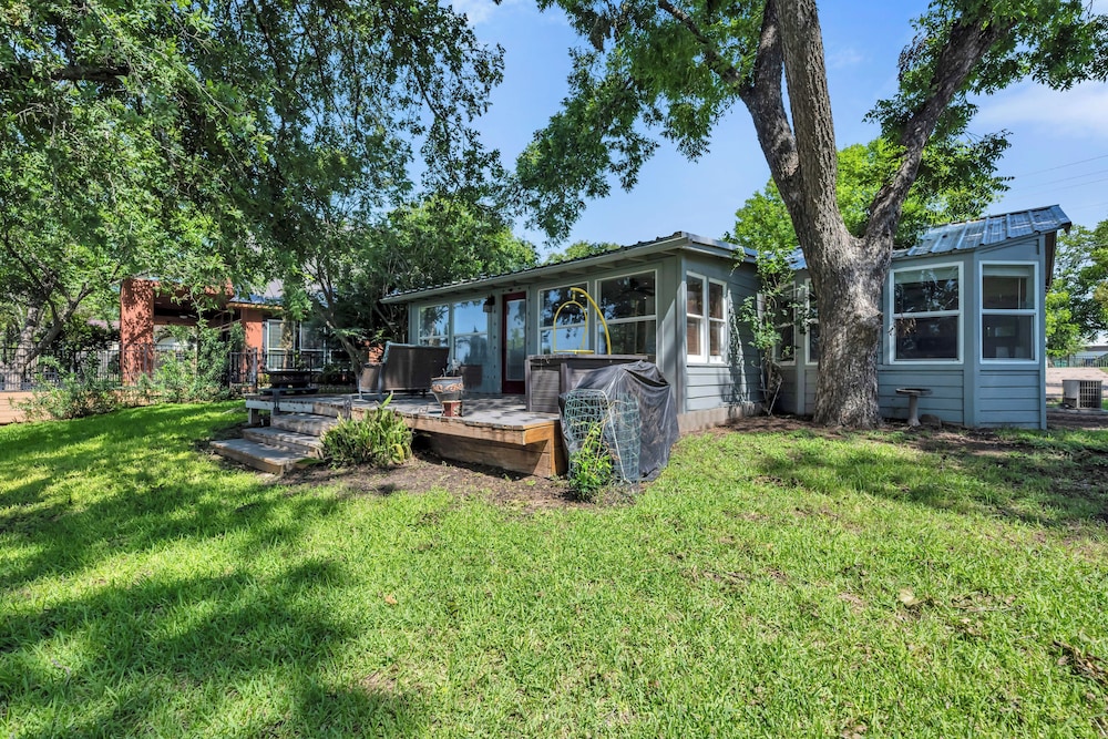 River Oaks Place