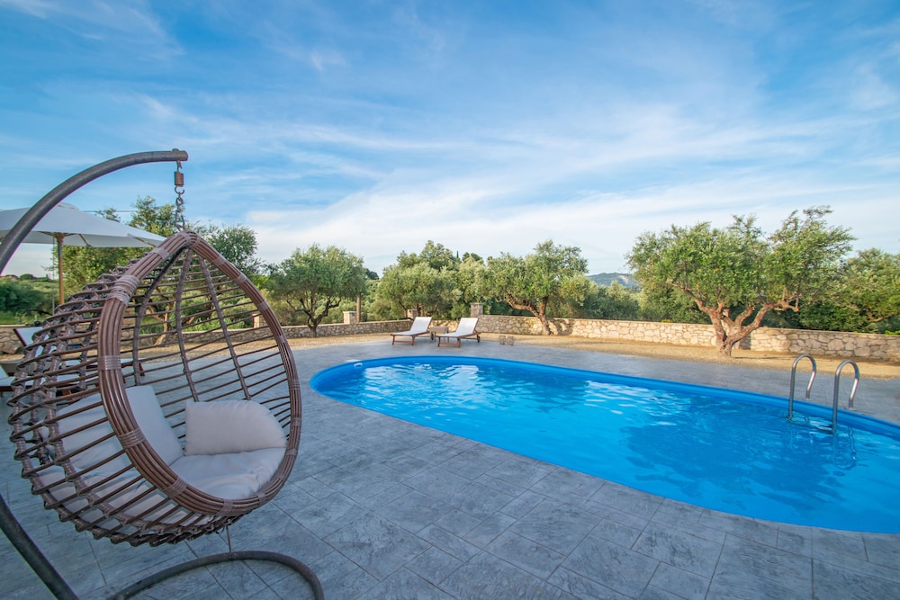 Ariadni di Olivio Villa view 5