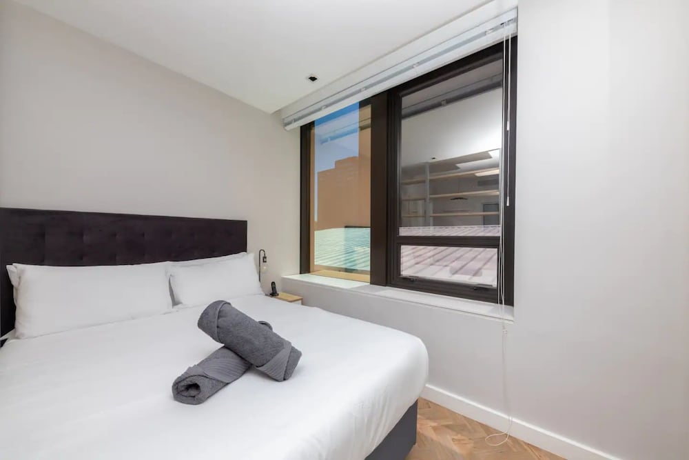 Modern, Central and Secure Studio Apartment Cape Town view 4