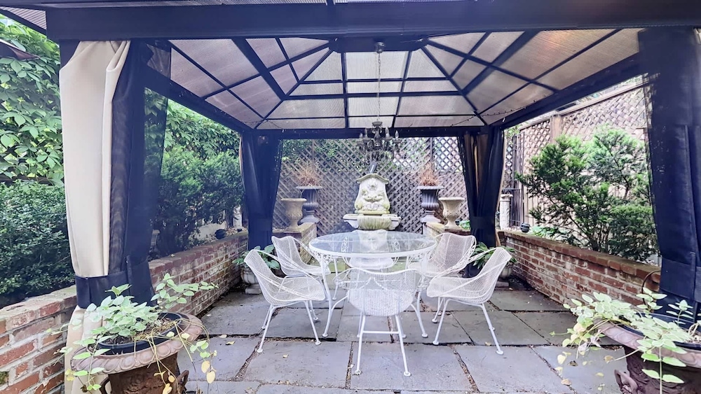 Gramercy Manor Triplex w Private Deck Garden