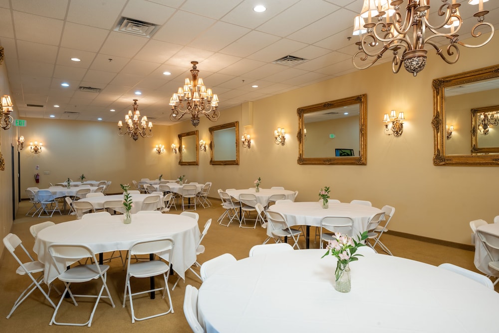 Silverland Inn and Suites - Property Image 2