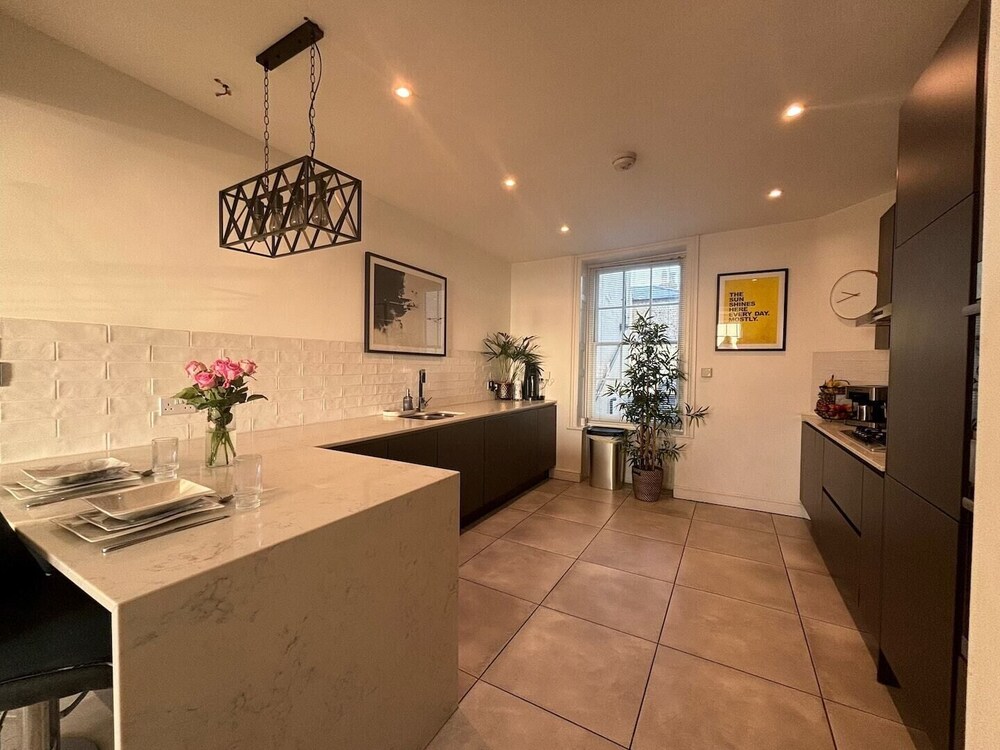 Townhouse on the beach by Urban Roost