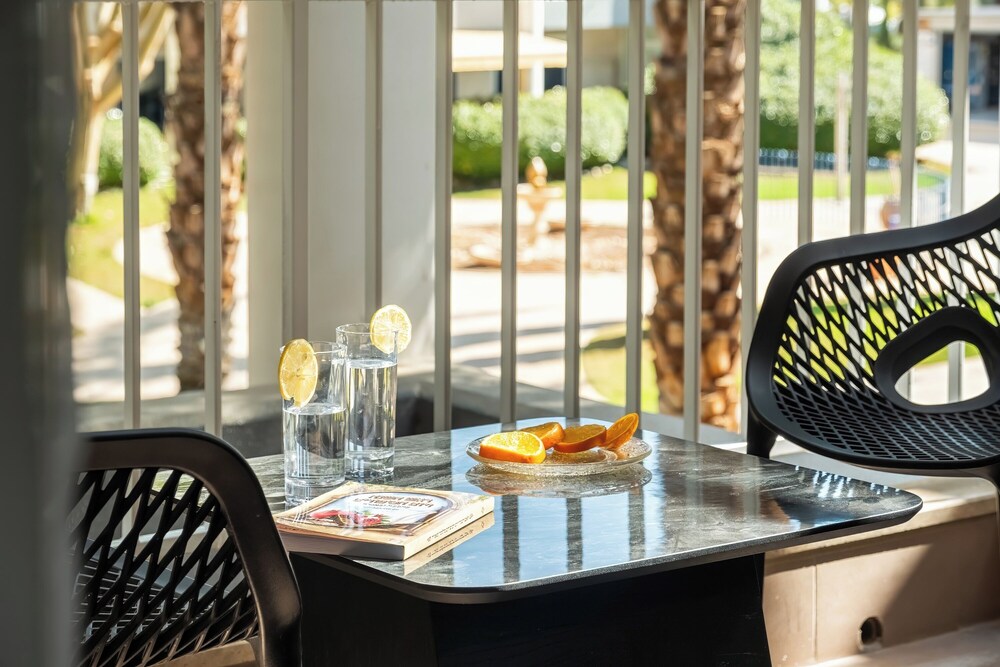 Royal Park Apt Resort by Sea N Rent